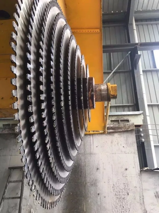 Disc of multi-blades block cutters Disc of multi-blades block cutters
